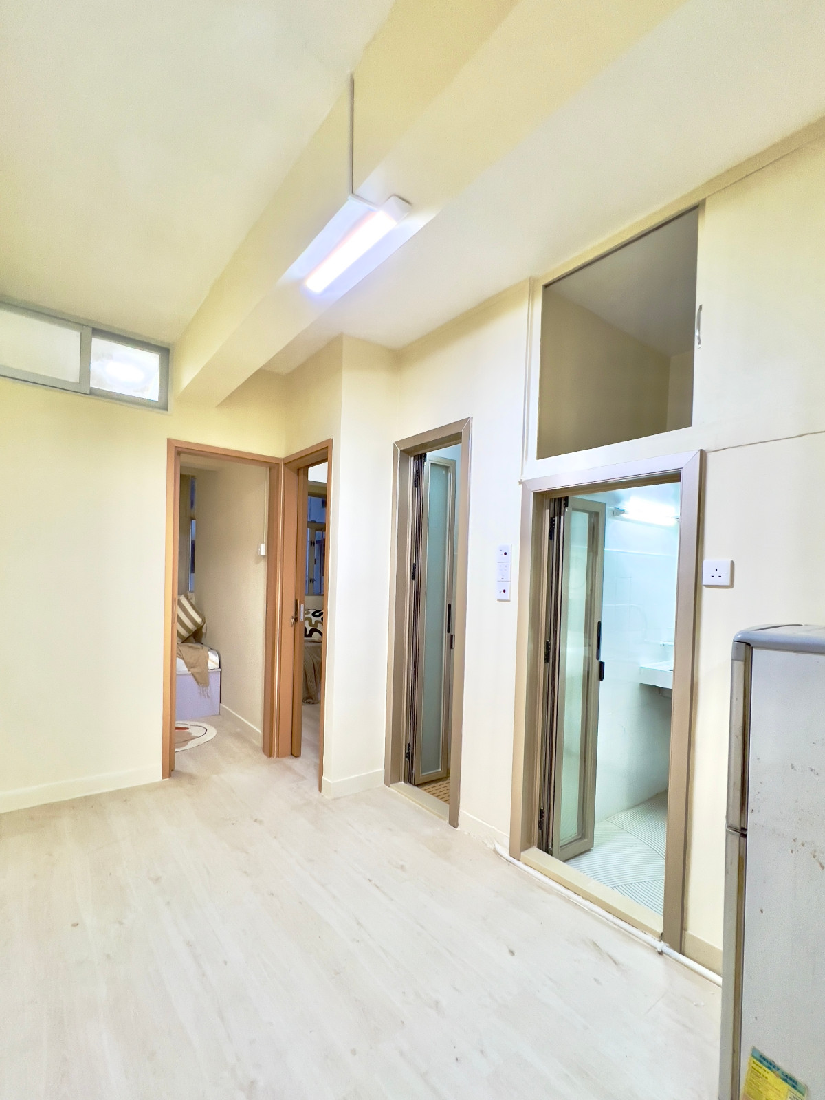 港岛天兴大厦电梯洋楼精致套房-仅限女生，两房一厅带储藏间，港大步行800米，西营盘地铁站400米图9