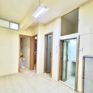 港岛天兴大厦电梯洋楼精致套房-仅限女生，两房一厅带储藏间，港大步行800米，西营盘地铁站400米