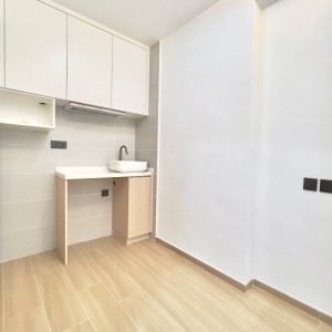 尖沙咀海景大厦10楼A房studio-理工步行12分巴士5分，尖沙咀地铁5分，超值精装大房