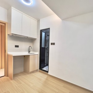 尖沙咀海景大厦10楼B房studio-理工步行12分巴士5分，尖沙咀地铁5分，超值精装大房