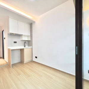 尖沙咀海景大厦10楼C房studio-理工步行12分巴士5分，尖沙咀地铁5分，超值精装大房