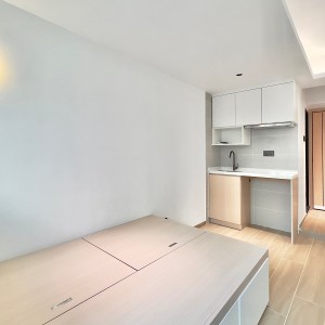 尖沙咀海景大厦10楼D房studio-理工步行12分巴士5分，尖沙咀地铁5分，超值精装大房