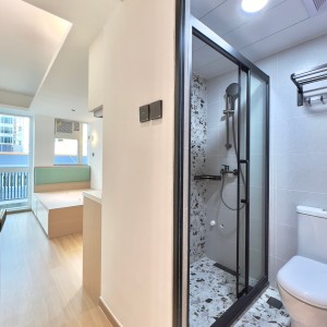尖沙咀海景大厦10楼D房studio-理工步行12分巴士5分，尖沙咀地铁5分，超值精装大房