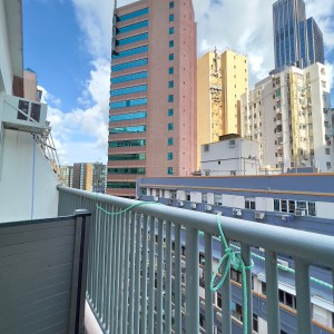 尖沙咀海景大厦10楼D房studio-理工步行12分巴士5分，尖沙咀地铁5分，超值精装大房