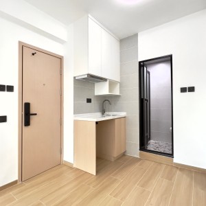 尖沙咀海景大厦10楼E房studio-理工步行12分巴士5分，尖沙咀地铁5分，超值精装大房