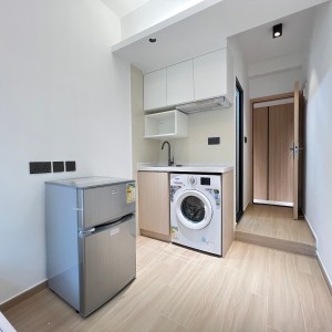 油麻地韶兴大厦5楼studioA房-理工步行+巴士9分钟到校，纯步行1.1公里，都会大学步行+巴士22分抵达，佐敦站步行200米