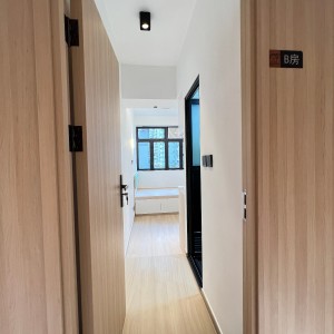 油麻地韶兴大厦5楼studioA房-理工步行+巴士9分钟到校，纯步行1.1公里，都会大学步行+巴士22分抵达，佐敦站步行200米