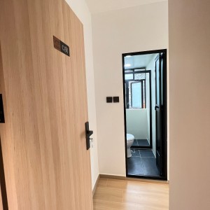 油麻地韶兴大厦5楼studioA房-理工步行+巴士9分钟到校，纯步行1.1公里，都会大学步行+巴士22分抵达，佐敦站步行200米