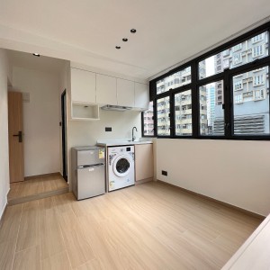 油麻地韶兴大厦5楼studioA房-理工步行+巴士9分钟到校，纯步行1.1公里，都会大学步行+巴士22分抵达，佐敦站步行200米