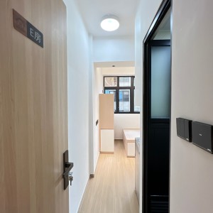 油麻地韶兴大厦5楼studioE房-理工步行+巴士9分钟到校，纯步行1.1公里，都会大学步行+巴士22分抵达，佐敦站步行200米