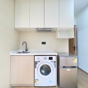 油麻地韶兴大厦5楼studioE房-理工步行+巴士9分钟到校，纯步行1.1公里，都会大学步行+巴士22分抵达，佐敦站步行200米