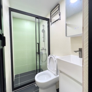 油麻地韶兴大厦5楼studioE房-理工步行+巴士9分钟到校，纯步行1.1公里，都会大学步行+巴士22分抵达，佐敦站步行200米