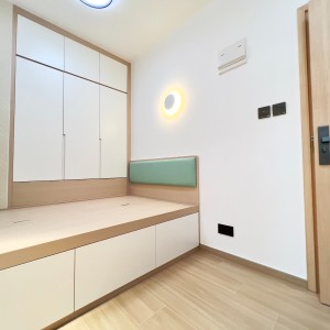 油麻地韶兴大厦5楼studioF房-理工步行+巴士9分钟到校，纯步行1.1公里，都会大学步行+巴士22分抵达，佐敦站步行200米