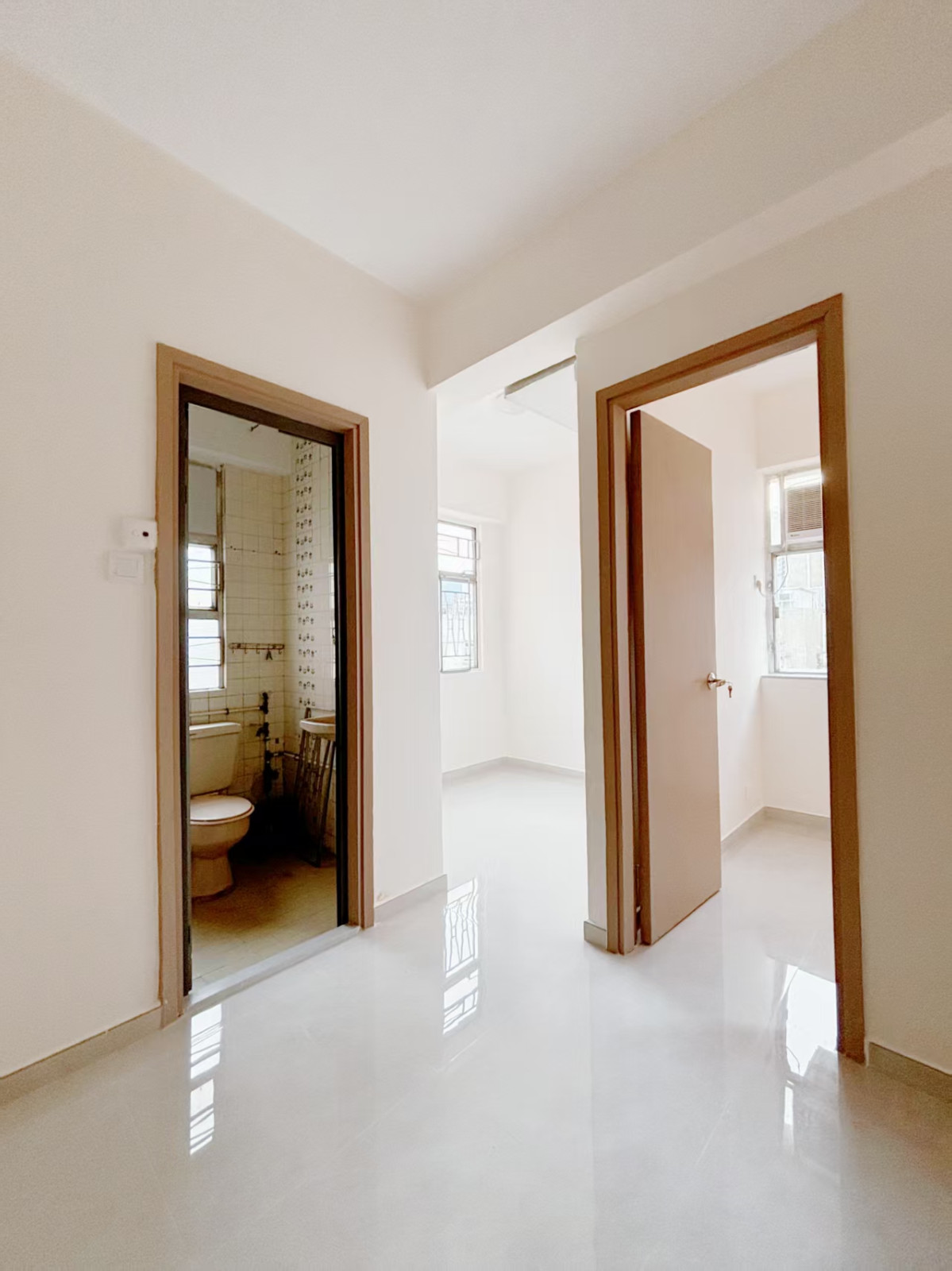 屯门东威阁两室一厅房1-岭南大学步行+巴士14分即达，屯门站10分钟步行，精致带电梯洋楼图6