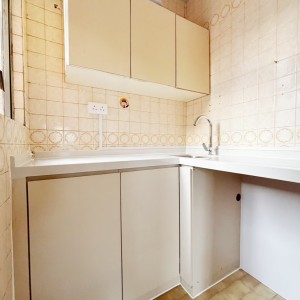 屯门东威阁两室一厅房2-岭南大学步行+巴士14分即达，屯门站10分钟步行，精致带电梯洋楼