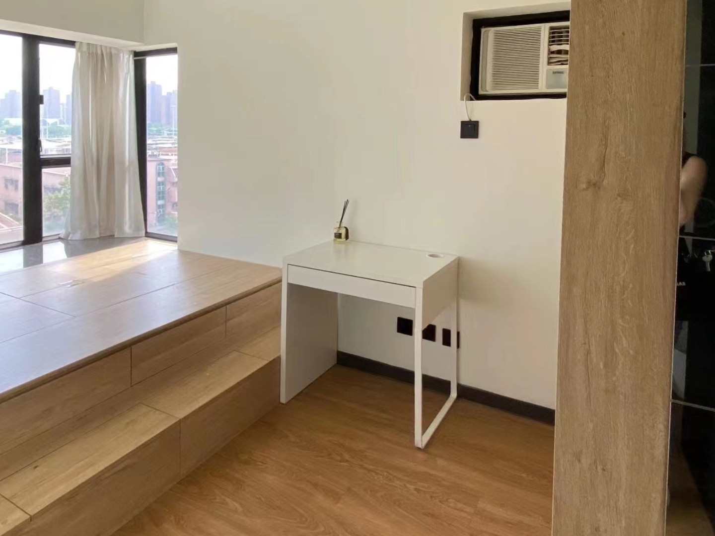 屯门豫丰花园三室一厅单人间1-岭南大学步行+巴士18分钟可达，星级小区环境超赞带泳池，屋内精装有大窗图1