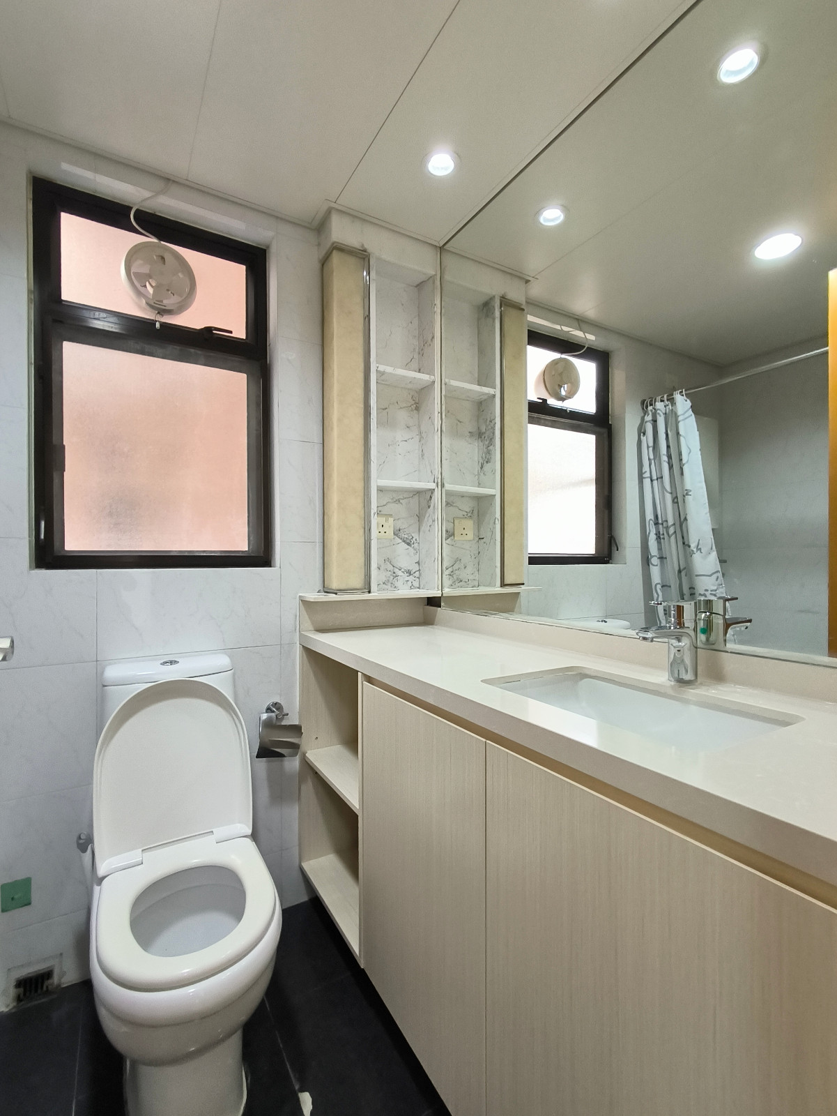 屯门聚康山庄三室一厅单人间1-岭南大学旁，步行进校门只要200米！超近！超近！小区环境超赞带泳池图5