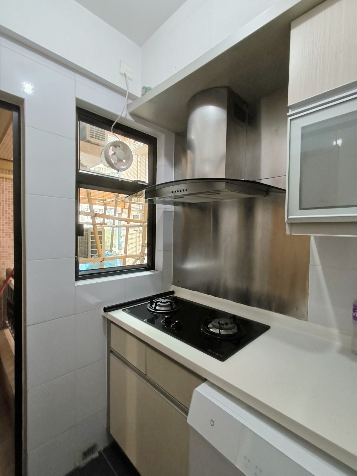 屯门聚康山庄三室一厅单人间1-岭南大学旁，步行进校门只要200米！超近！超近！小区环境超赞带泳池图9