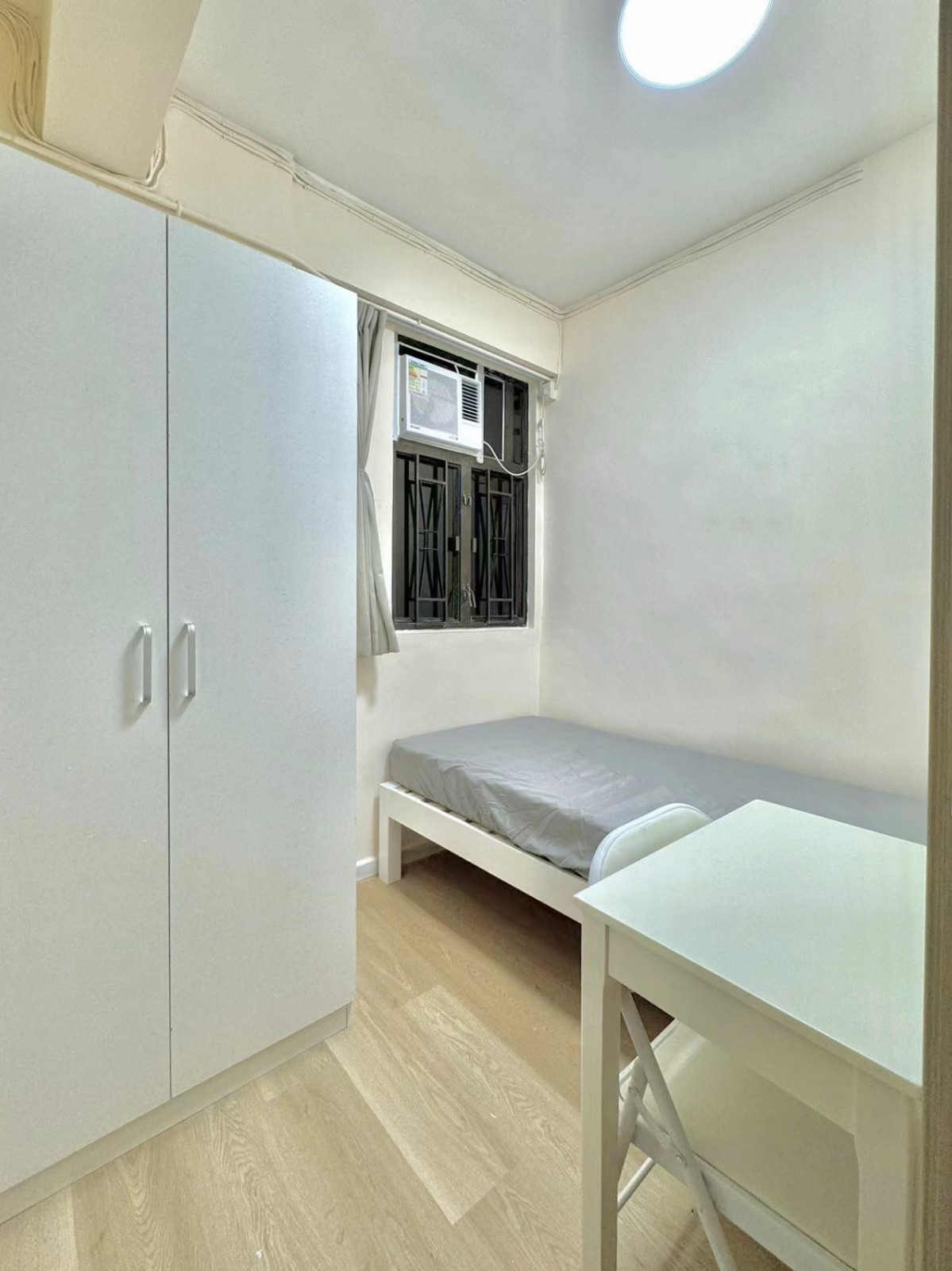 葵兴葵涌大厦四室一厅单人间1-都会大学葵兴校区港铁2站,18分钟通勤，葵兴地铁站步行15分，整洁明亮带窗单间图1