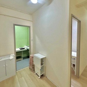 葵兴葵涌大厦四室一厅单人间1-都会大学葵兴校区港铁2站,18分钟通勤，葵兴地铁站步行15分，整洁明亮带窗单间