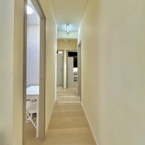 葵兴葵涌大厦四室一厅单人间1-都会大学葵兴校区港铁2站,18分钟通勤，葵兴地铁站步行15分，整洁明亮带窗单间