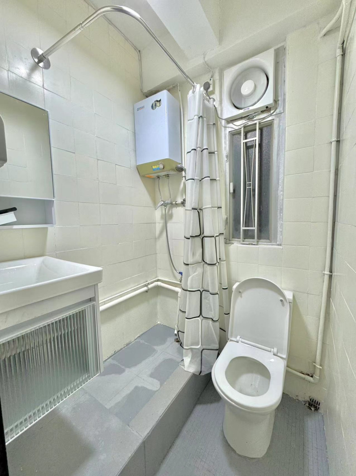 葵兴葵涌大厦四室一厅单人间1-都会大学葵兴校区港铁2站,18分钟通勤，葵兴地铁站步行15分，整洁明亮带窗单间图5