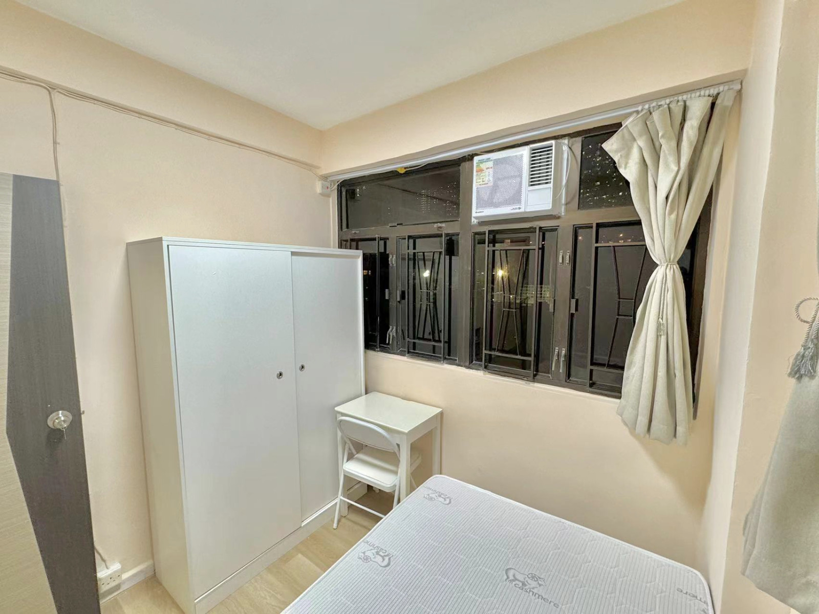 葵兴葵涌大厦四室一厅单人间2-都会大学葵兴校区港铁2站,18分钟通勤,葵兴地铁站步行15分,整洁明亮带窗单间图3