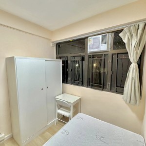 葵兴葵涌大厦四室一厅单人间2-都会大学葵兴校区港铁2站,18分钟通勤，葵兴地铁站步行15分，整洁明亮带窗单间