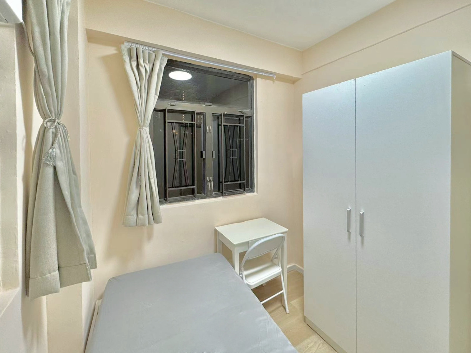 葵兴葵涌大厦四室一厅单人间2-都会大学葵兴校区港铁2站,18分钟通勤,葵兴地铁站步行15分,整洁明亮带窗单间图1