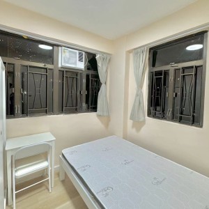 葵兴葵涌大厦四室一厅单人间3-都会大学葵兴校区港铁2站,18分钟通勤，葵兴地铁站步行15分，整洁明亮带窗单间