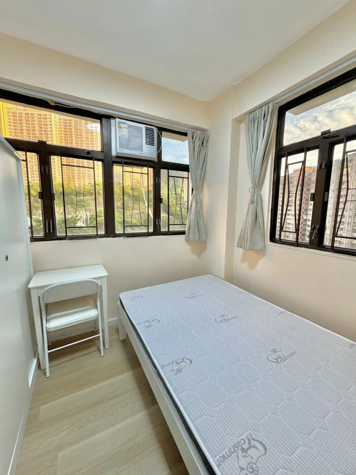 葵兴葵涌大厦四室一厅单人间3-都会大学葵兴校区港铁2站,18分钟通勤，葵兴地铁站步行15分，整洁明亮带窗单间图1