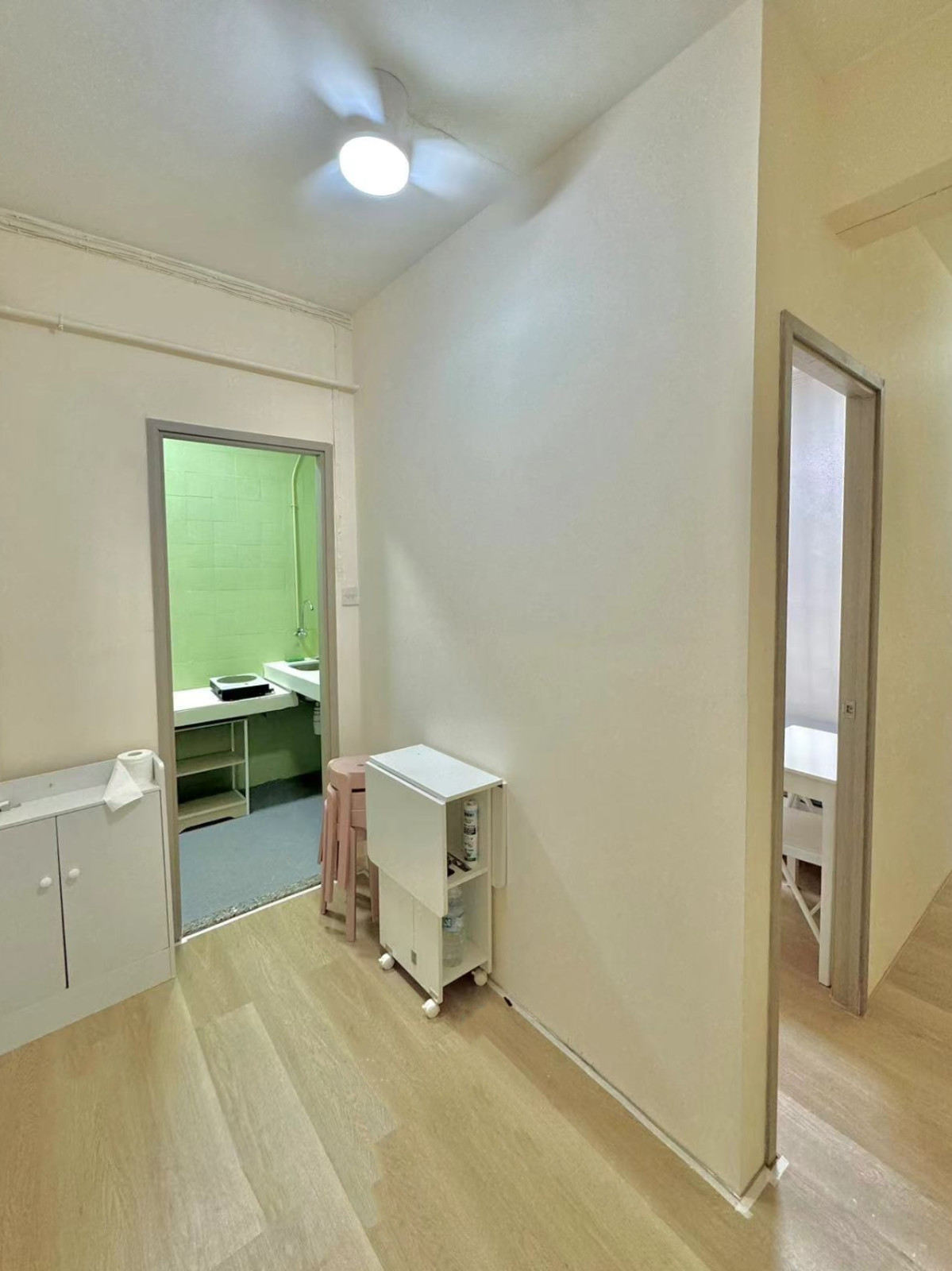 葵兴葵涌大厦四室一厅单人间3-都会大学葵兴校区港铁2站,18分钟通勤，葵兴地铁站步行15分，整洁明亮带窗单间图6