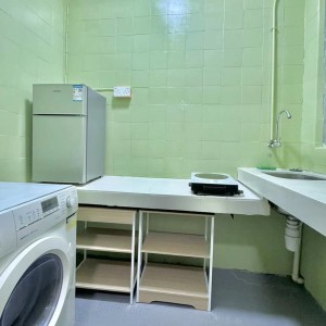 葵兴葵涌大厦四室一厅单人间3-都会大学葵兴校区港铁2站,18分钟通勤，葵兴地铁站步行15分，整洁明亮带窗单间