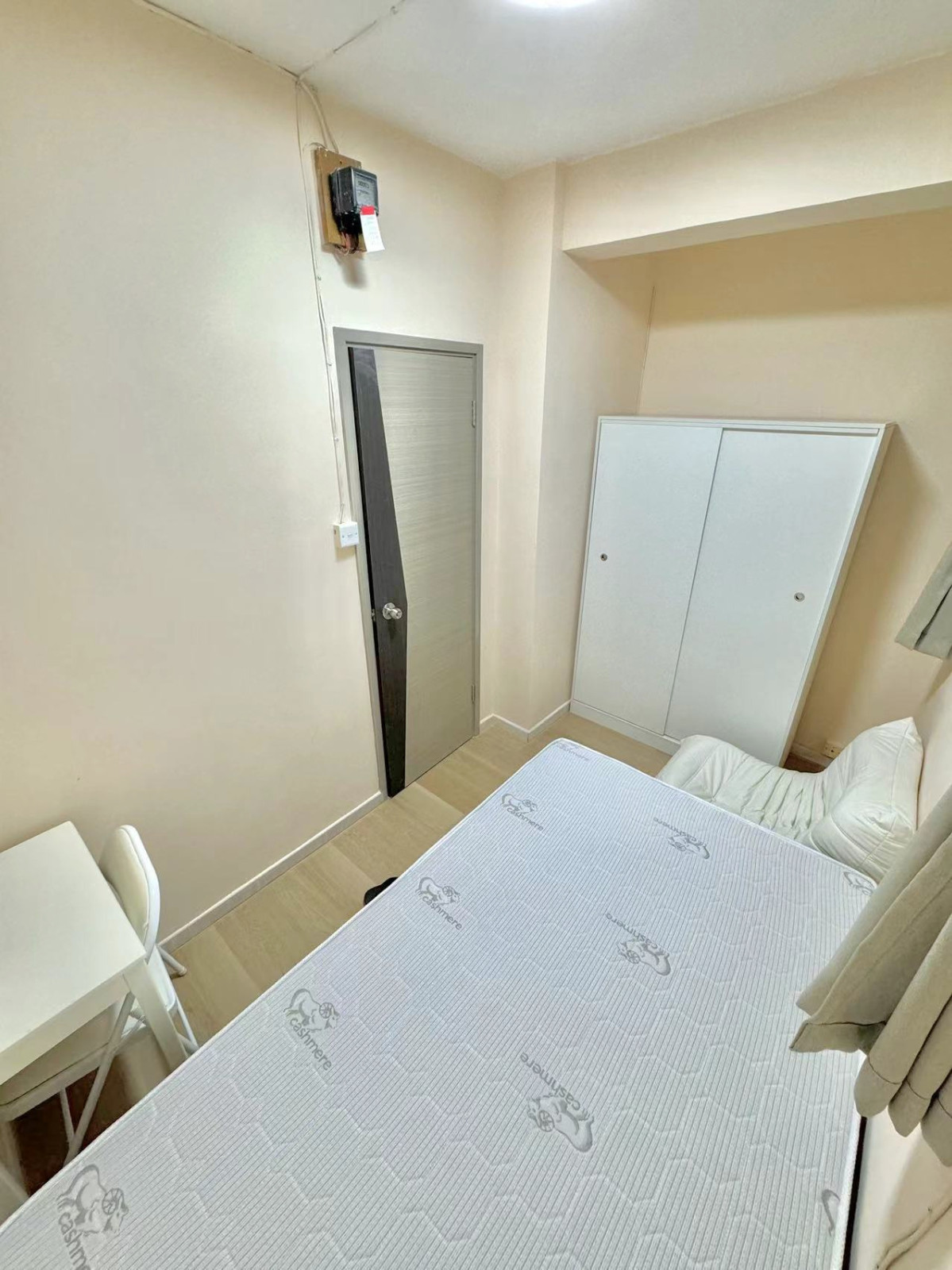 葵兴葵涌大厦四室一厅单人间4-都会大学葵兴校区港铁2站,18分钟通勤，葵兴地铁站步行15分，整洁明亮带窗单间图2