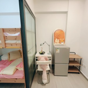 何文田窝打老道公寓A房-都会步行750米即达，步行+巴士8分钟就到。周边便利店商店众多