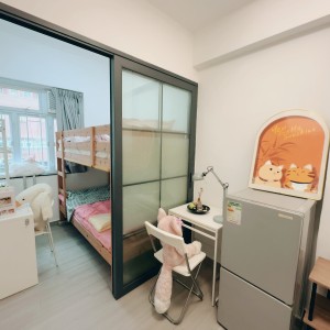 何文田窝打老道公寓A房-都会步行750米即达，步行+巴士8分钟就到。周边便利店商店众多