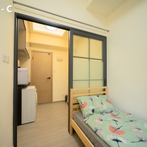 何文田窝打老道公寓C房-都会步行750米即达，步行+巴士8分钟就到。周边便利店商店众多