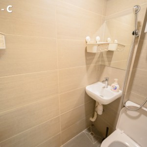 何文田窝打老道公寓C房-都会步行750米即达，步行+巴士8分钟就到。周边便利店商店众多