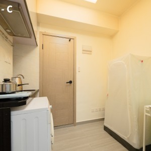 何文田窝打老道公寓C房-都会步行750米即达，步行+巴士8分钟就到。周边便利店商店众多