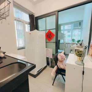 何文田窝打老道公寓D房-都会步行750米即达，步行+巴士8分钟就到。周边便利店商店众多