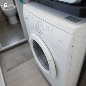 何文田窝打老道公寓G房-都会步行750米即达，步行+巴士8分钟就到。周边便利店商店众多