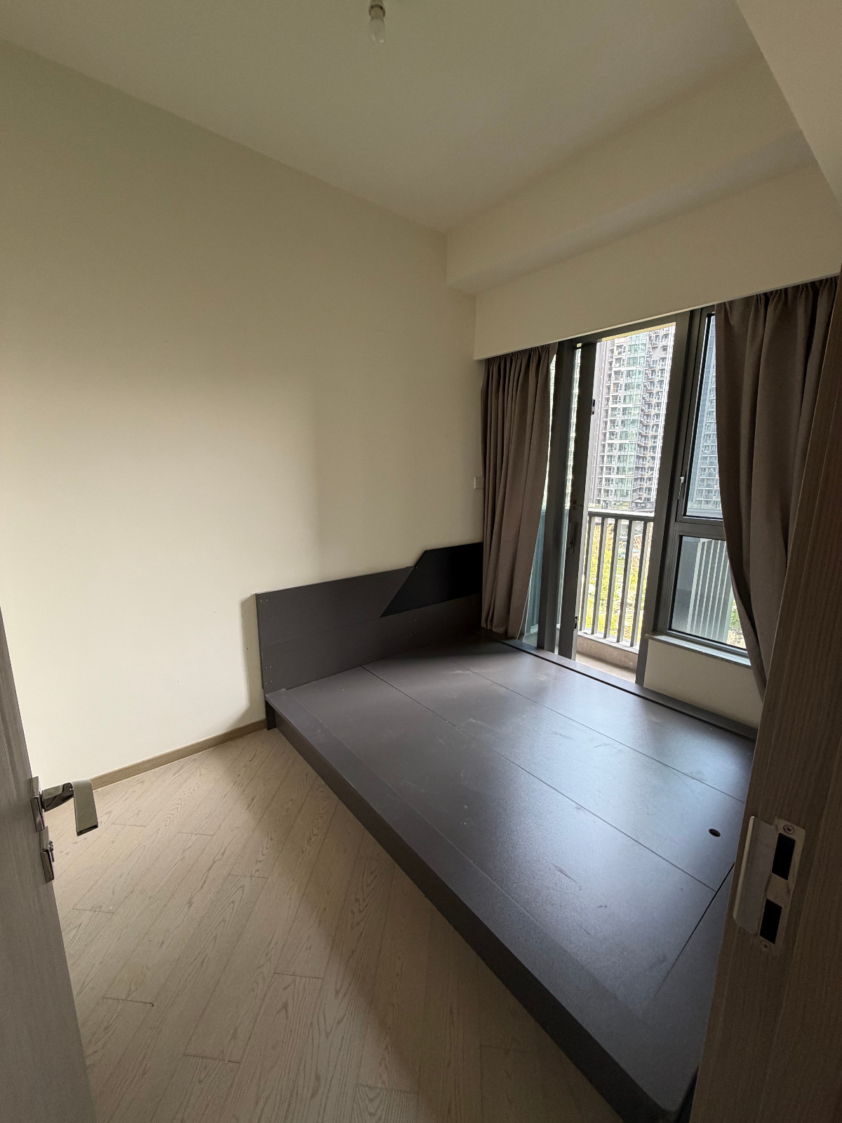 岭南Novoland6楼E2整套两室一厅-独卫单间干湿分离，有书房，开放式豪装厨房带餐厅，岭南大学步行+巴士16分钟即达图6