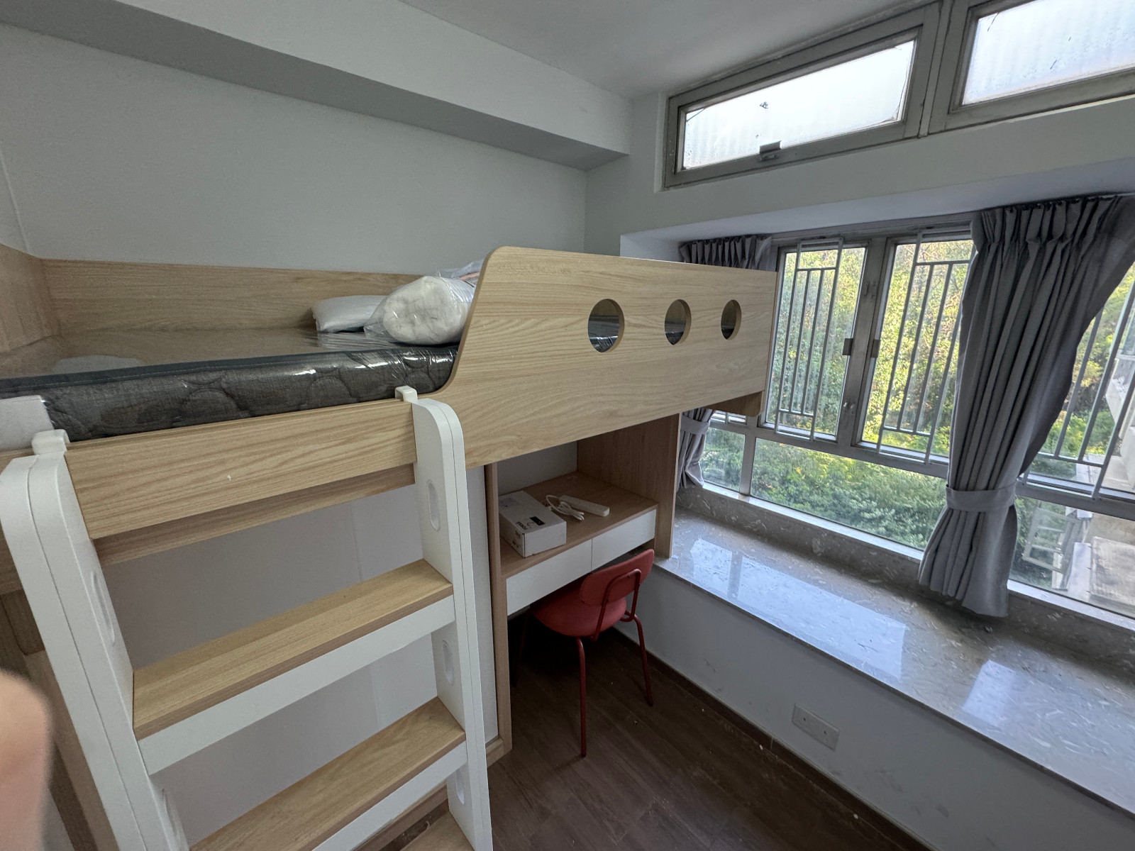 屯门彩晖花园D座AB双人房床位1-岭南大学步行8分即达，兆康地铁站400米，岭南大学学子的超值优选图1