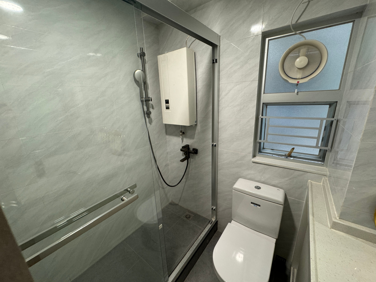 屯门彩晖花园D座AB双人房床位1-岭南大学步行8分即达，兆康地铁站400米，岭南大学学子的超值优选图9