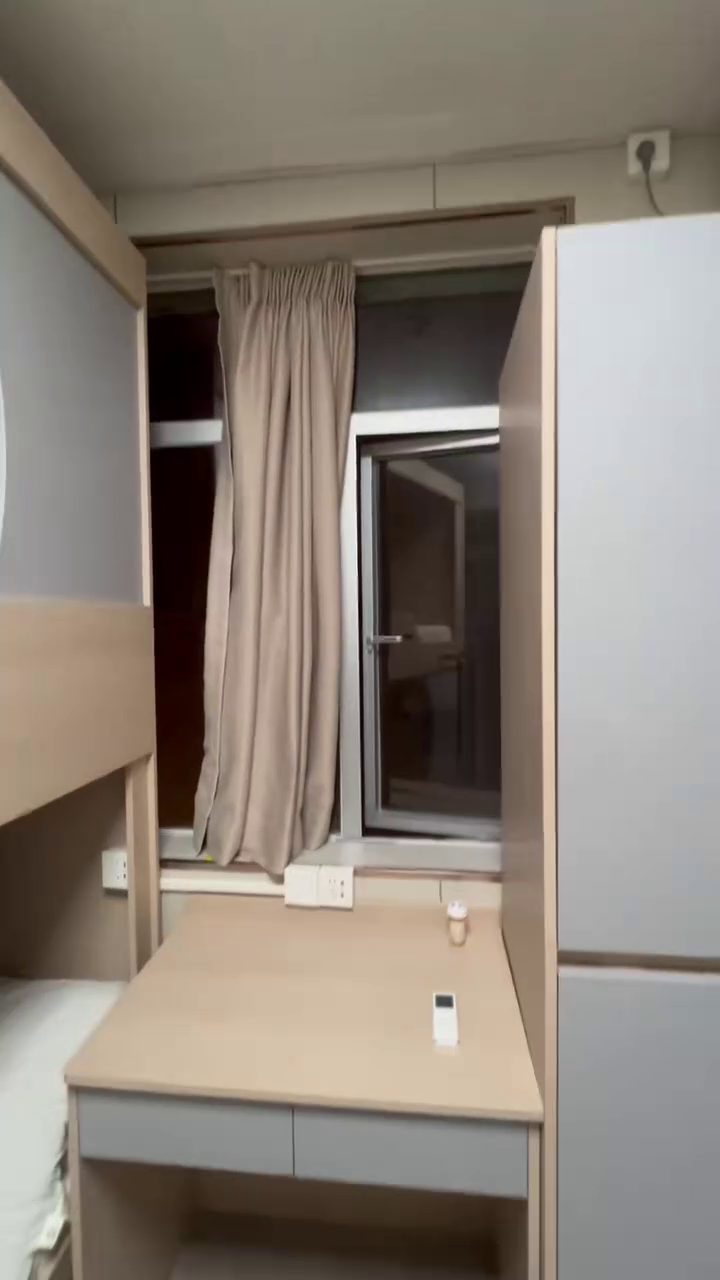 尖沙咀69号109上下铺双人间-独卫单间理工步行5分,尖沙咀地铁站步行5分,理工学子绝佳之选图1