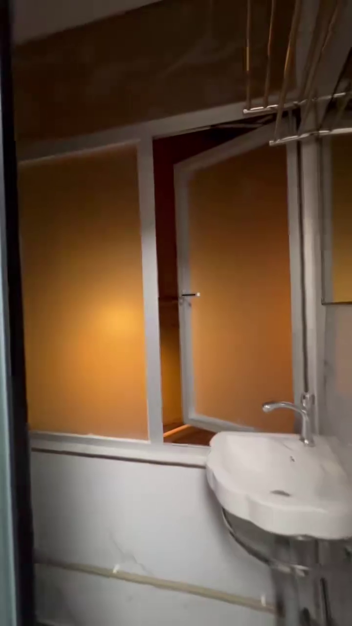 尖沙咀69号109上下铺双人间-独卫单间理工步行5分,尖沙咀地铁站步行5分,理工学子绝佳之选图5