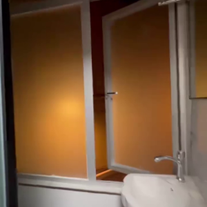 尖沙咀69号109上下铺双人间-独卫单间理工步行5分，尖沙咀地铁站步行5分，理工学子绝佳之选