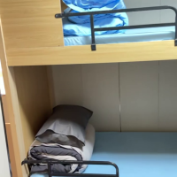 尖沙咀69号208四人间-配卫生间有柜子，靠近红磡站，楼下有多条巴士线