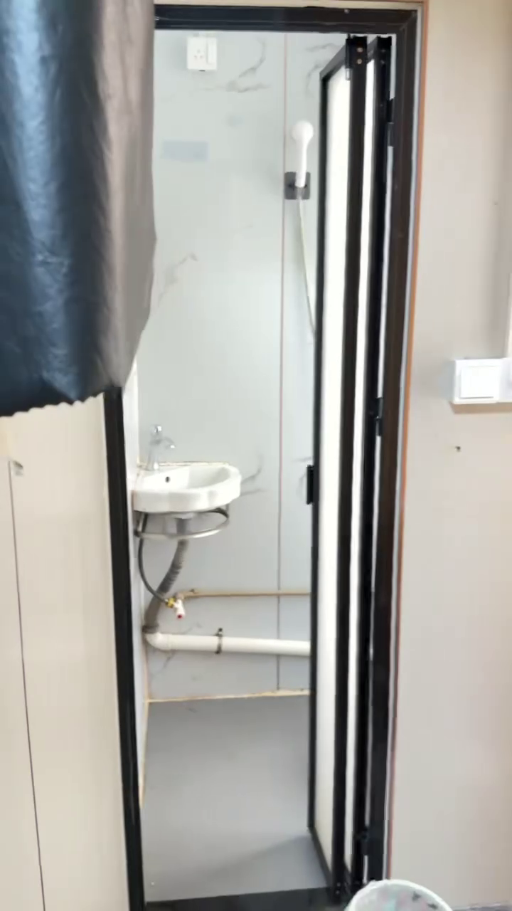 尖沙咀69号208四人间-配卫生间有柜子,靠近红磡站,楼下有多条巴士线图5