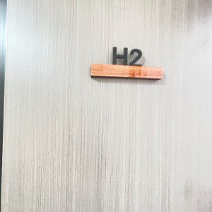 K302太子道西公寓-带客厅四室三卫A房H2单人间-楼下巴士🚌七分钟到城大，4站17分钟到浸会